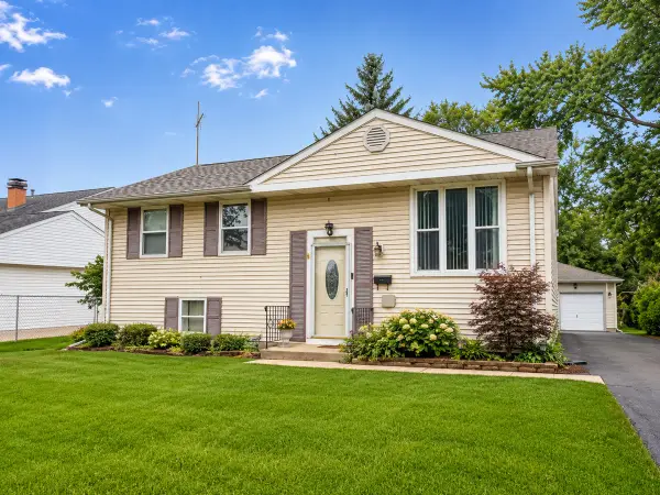 909 Cypress Lane, Joliet, IL 60435