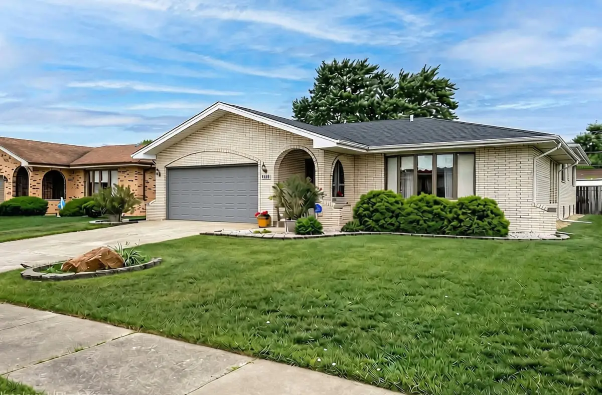 6426 W 84th Place, Burbank, IL 60459 - #1