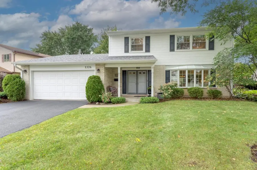 1326 S Fernandez Avenue, Arlington Heights, IL 60005 - #3