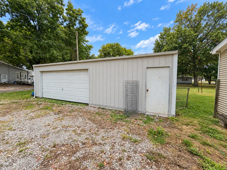 330 Collins Street, Carlyle, IL 62231 - #2