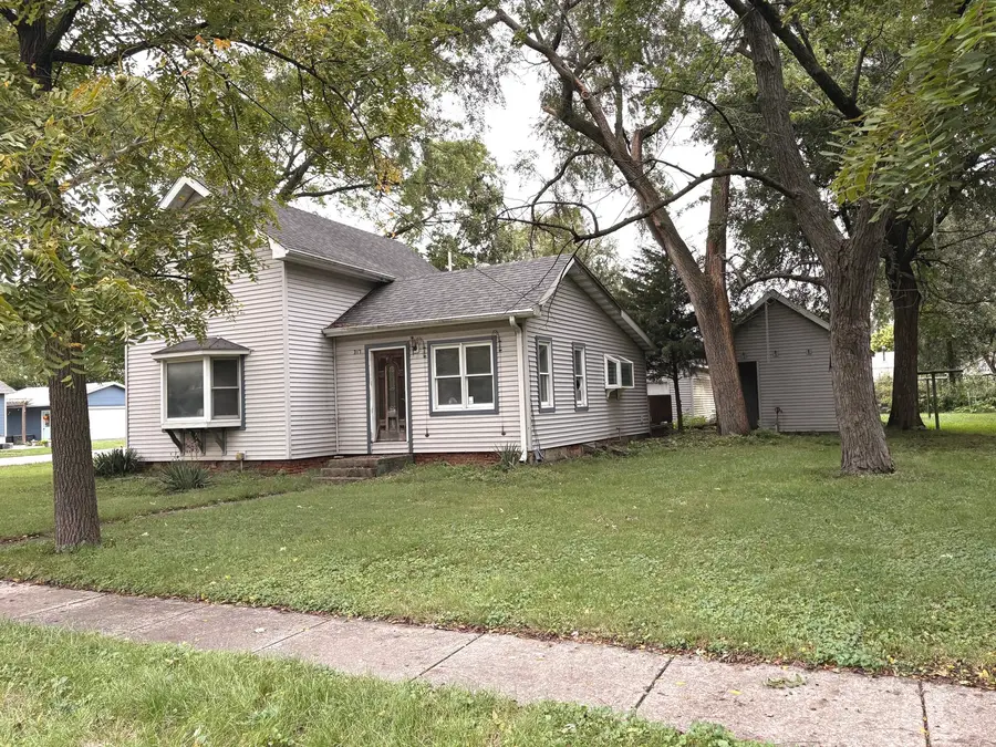 317 W Jefferson Street, Gardner, IL 60424 - #3