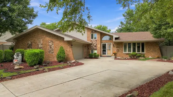 8040 Chippewa Trail, Tinley Park, IL 60477