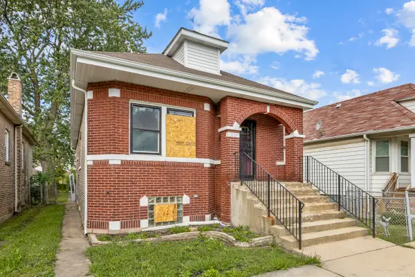 9132 S Blackstone Avenue, Chicago, IL 60619