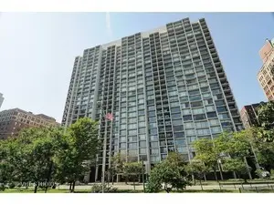 3200 N Lake Shore Drive #410, Chicago, IL 60657