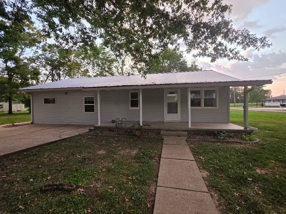 400 S Rea Avenue, McLeansboro, IL 62859 - #1