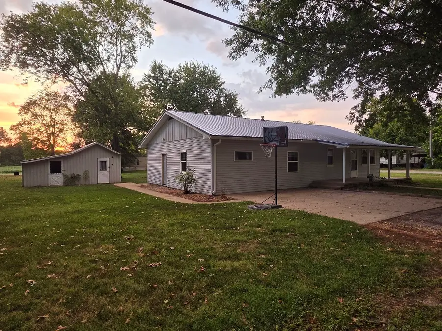 400 S Rea Avenue, McLeansboro, IL 62859 - #3