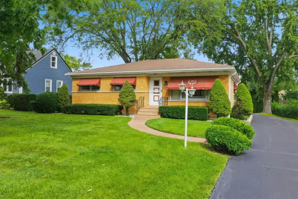 422 W Larkdale Lane, Mount Prospect, IL 60056