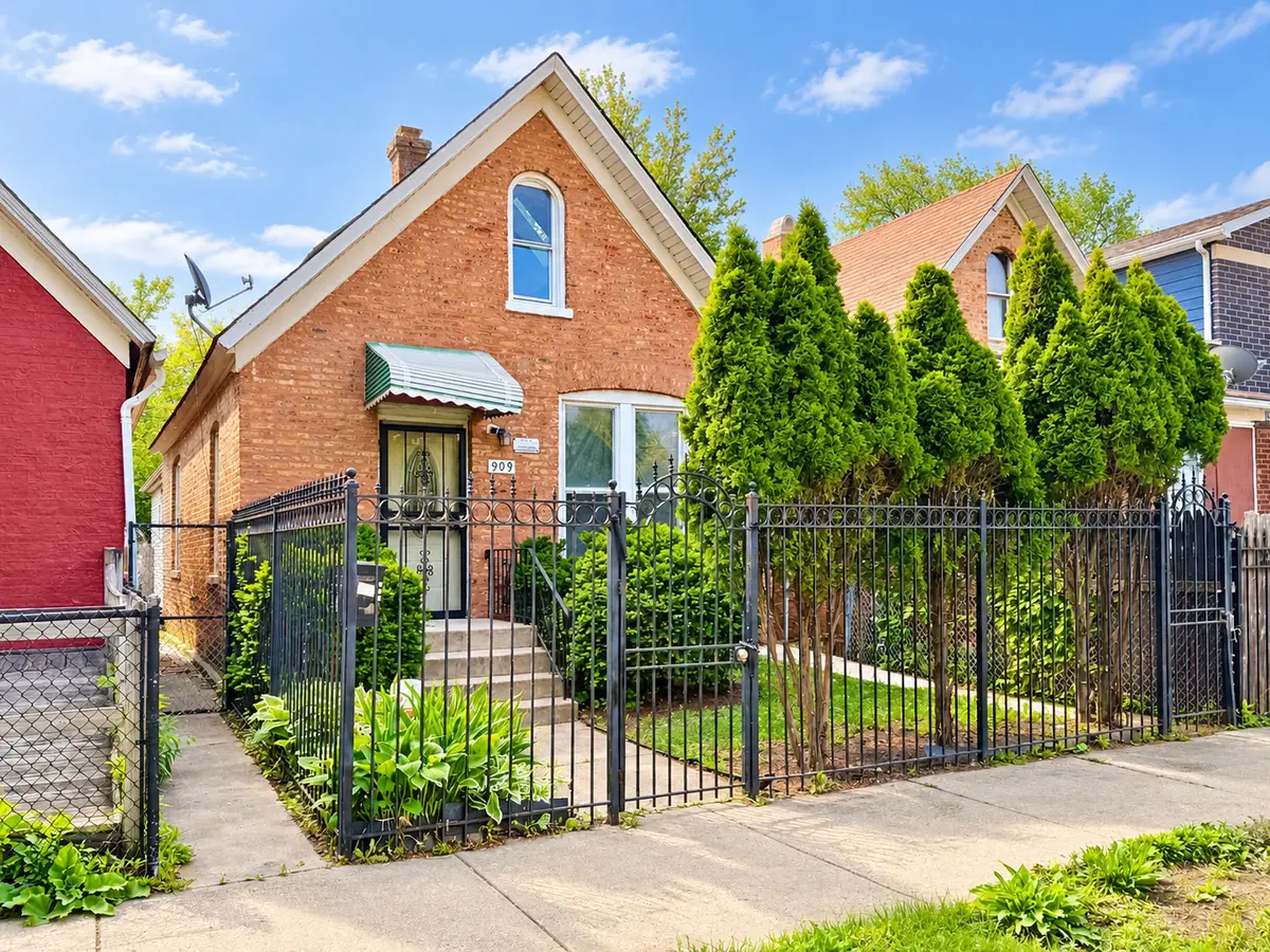 909 N Homan Avenue, Chicago, IL 60651 - #1