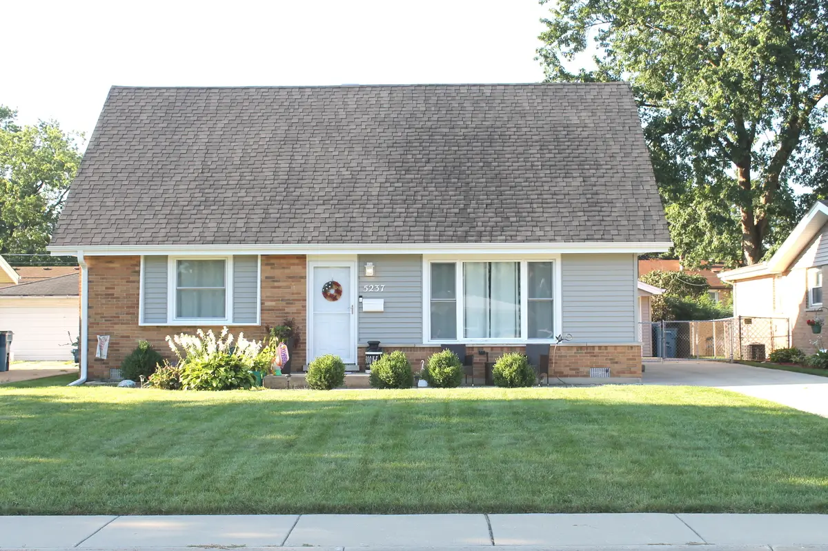 5237 Pleasant Lane, Crestwood, IL 60418 - #1