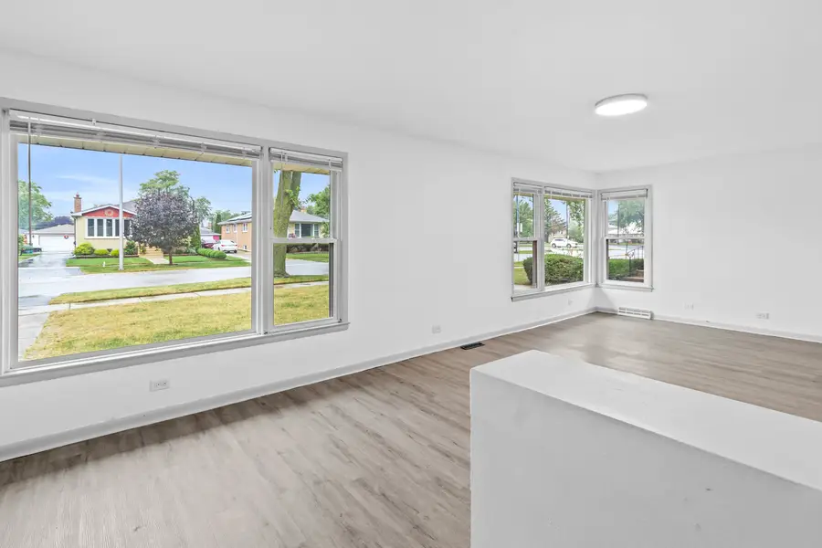 7915 Massasoit Avenue, Burbank, IL 60459 - #3