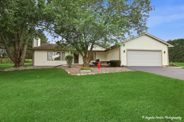 8707 Deer Trail Road, Spring Grove, IL 60081