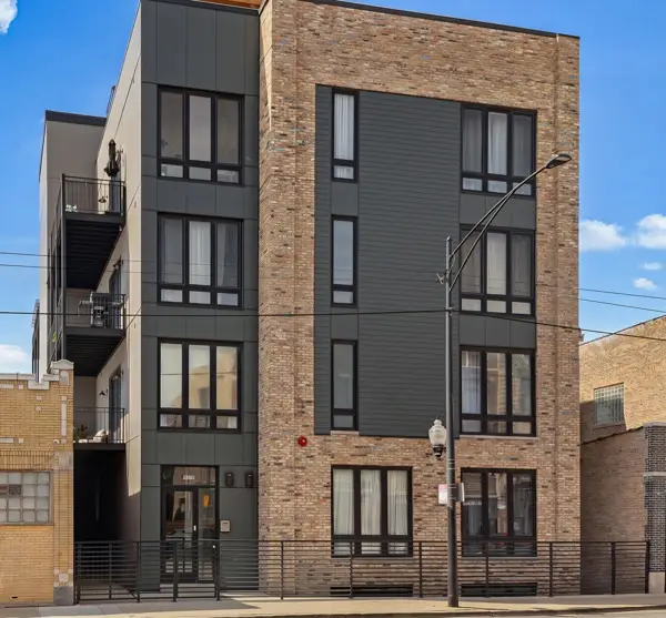 2135 W Cermak Road #3S, Chicago, IL 60608