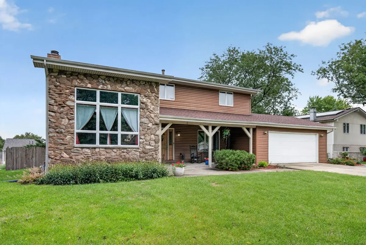 408 S Brookshore Drive, Shorewood, IL 60404 - #1