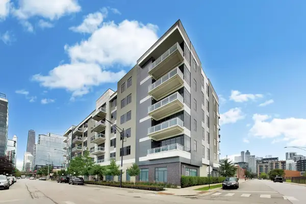 367 W Locust Street #305, Chicago, IL 60610