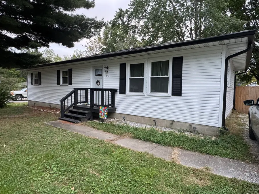 1214 E Grayson Street E, Benton, IL 62812 - #3