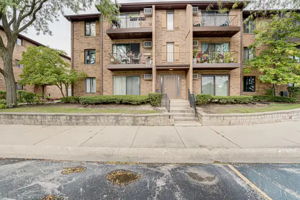 611 N Briar Hill Lane #1, Addison, IL 60101