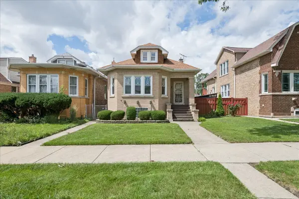 2026 N New England Avenue, Chicago, IL 60707