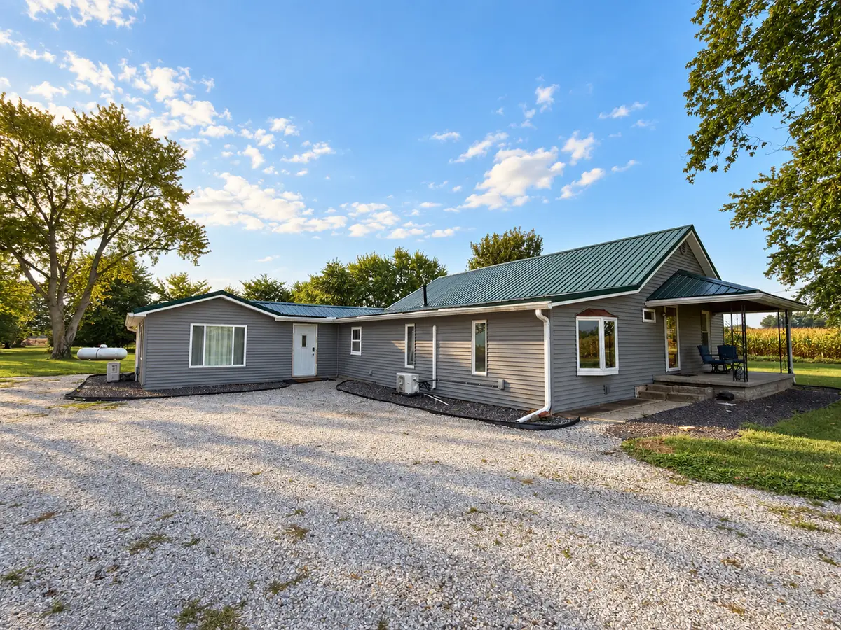 2076 N State Road, Flora, IL 62839 - #1