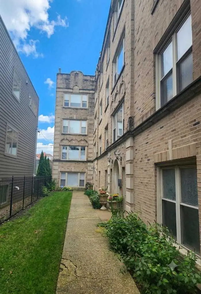 3335 W Belle Plaine Avenue #3A, Chicago, IL 60618 - #2