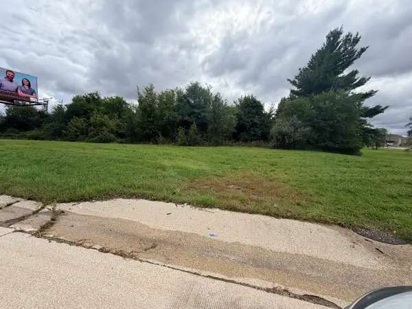 8539 E State Street, Rockford, IL 61108