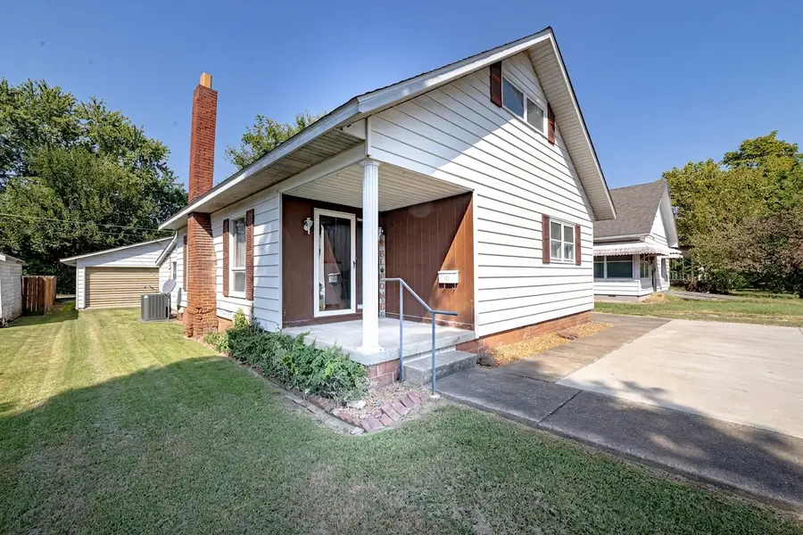 1013 N 12th Street, Herrin, IL 62948 - #2