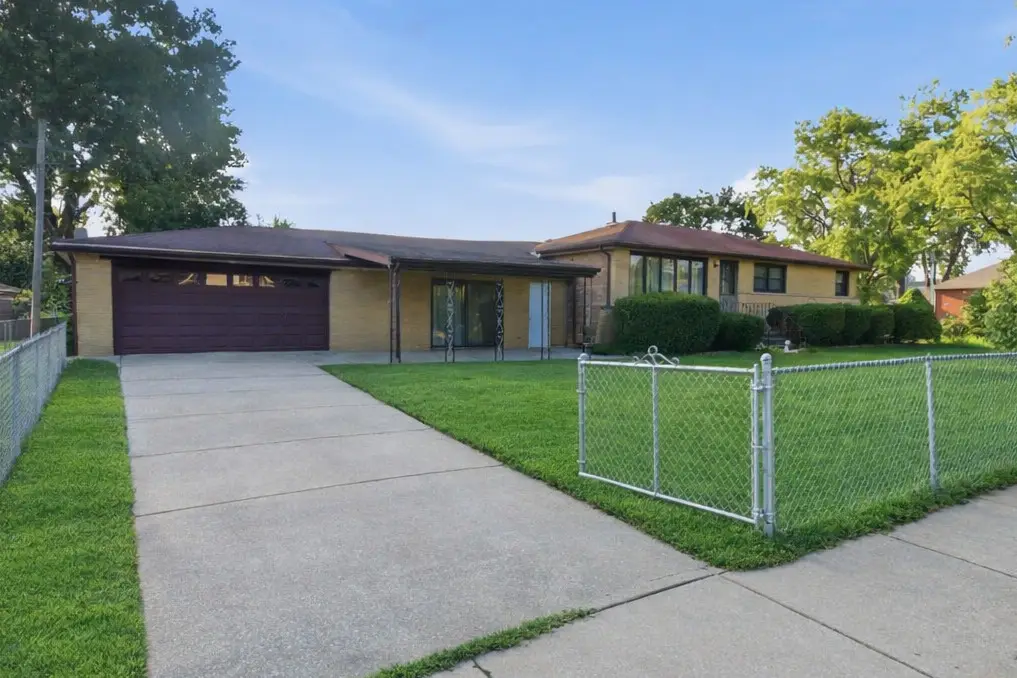 8300 Long Avenue, Burbank, IL 60459 - #1