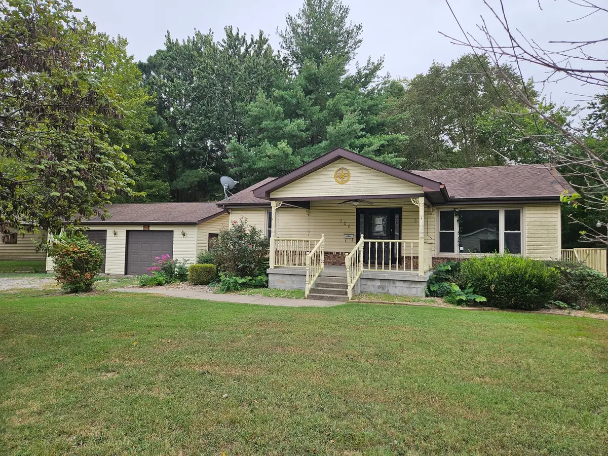 926 E Webster Street, Benton, IL 62812 - #1