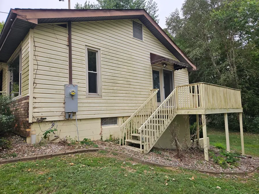 926 E Webster Street, Benton, IL 62812 - #3
