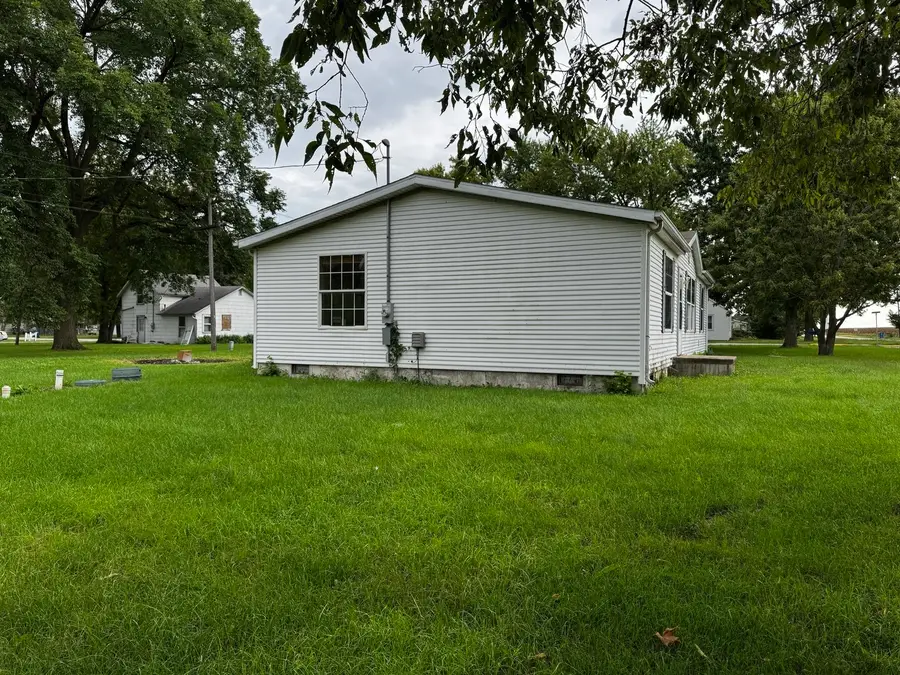 712 E Main Street, Cornell, IL 61319 - #3
