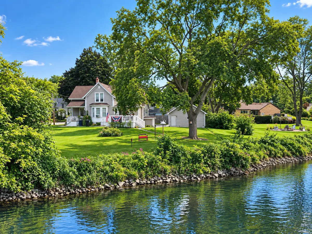 20 Division Street, Algonquin, IL 60102 - #1