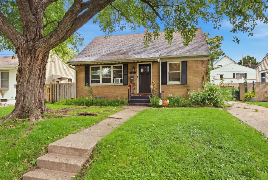 1727 13th Avenue, Moline, IL 61265 - #2