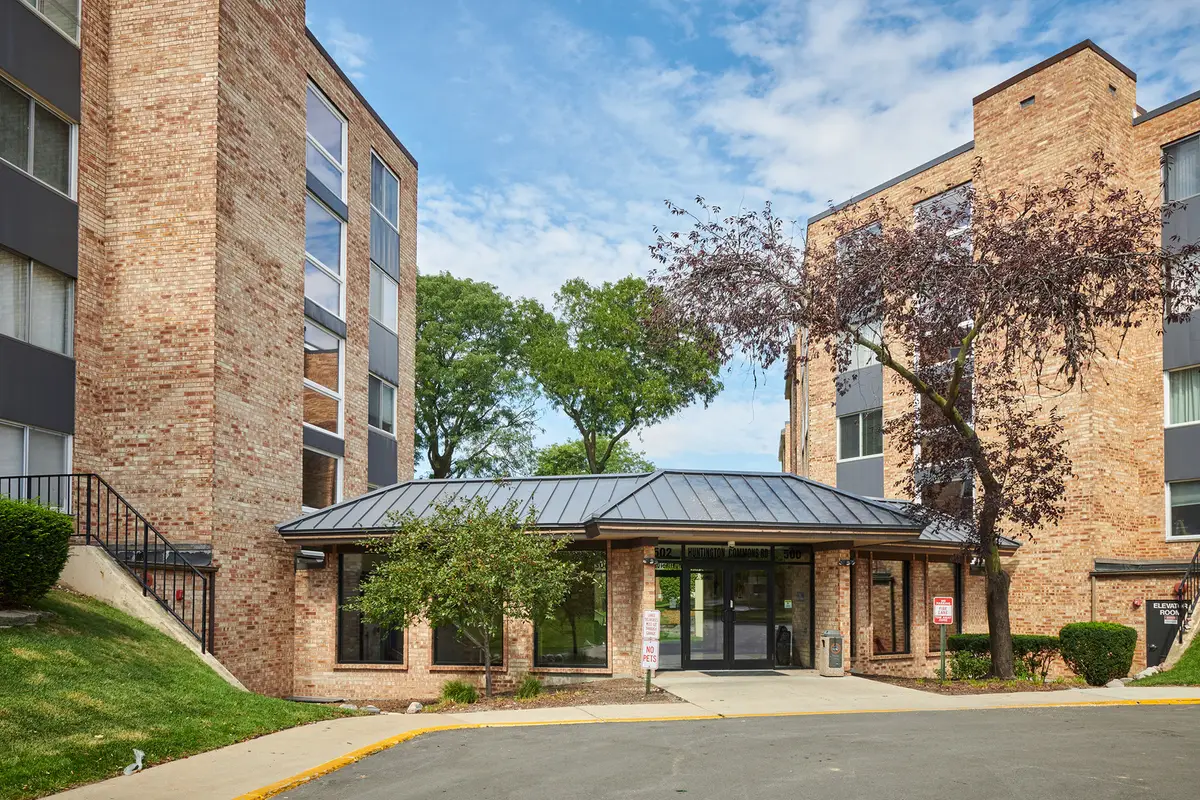 502 W Huntington Commons Road #238, Mount Prospect, IL 60056 - #1