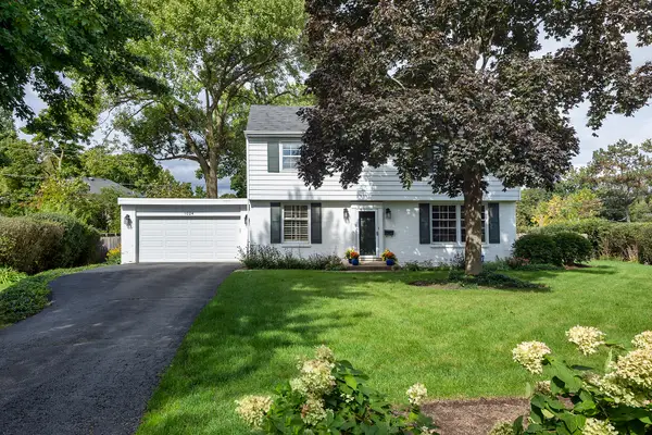 1024 Old Elm Place, Glencoe, IL 60022
