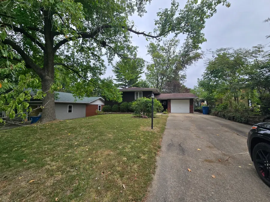 10 Westwood Drive, Mount Vernon, IL 62864 - #2