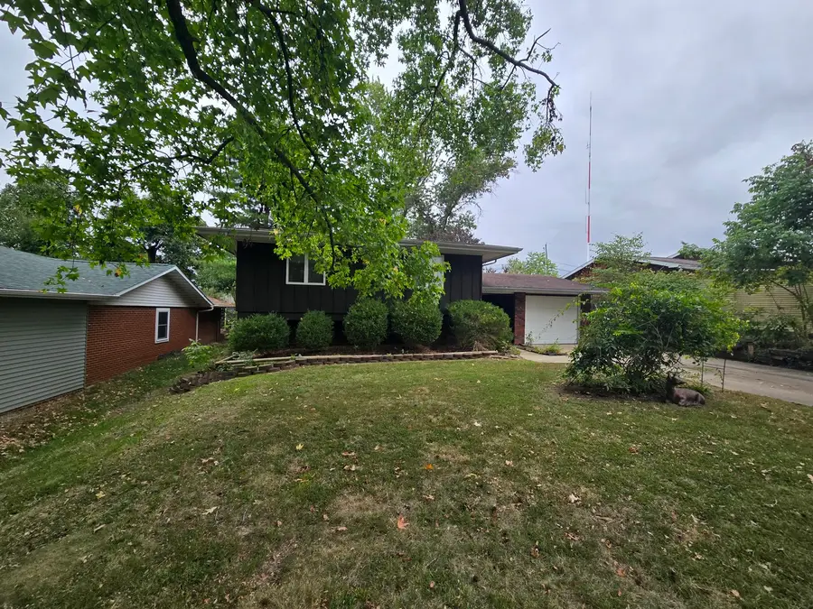 10 Westwood Drive, Mount Vernon, IL 62864 - #3