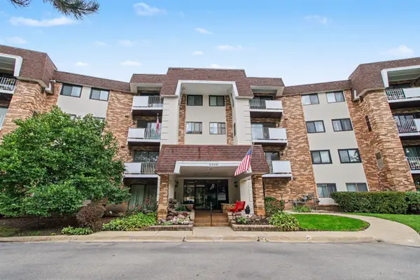 3300 N Carriageway Drive #216, Arlington Heights, IL 60004