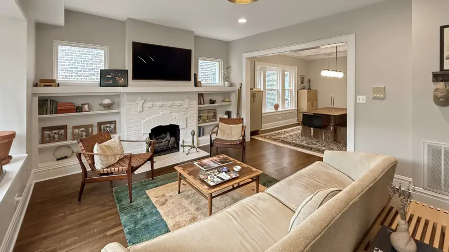 2617 W Leland Avenue #2, Chicago, IL 60625 - #3