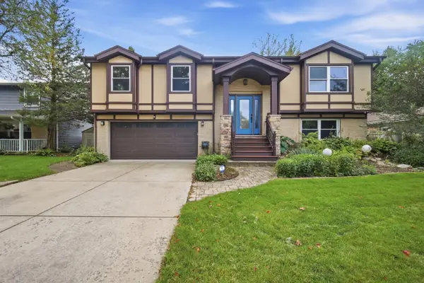 135 W King Arthur Court, Palatine, IL 60067