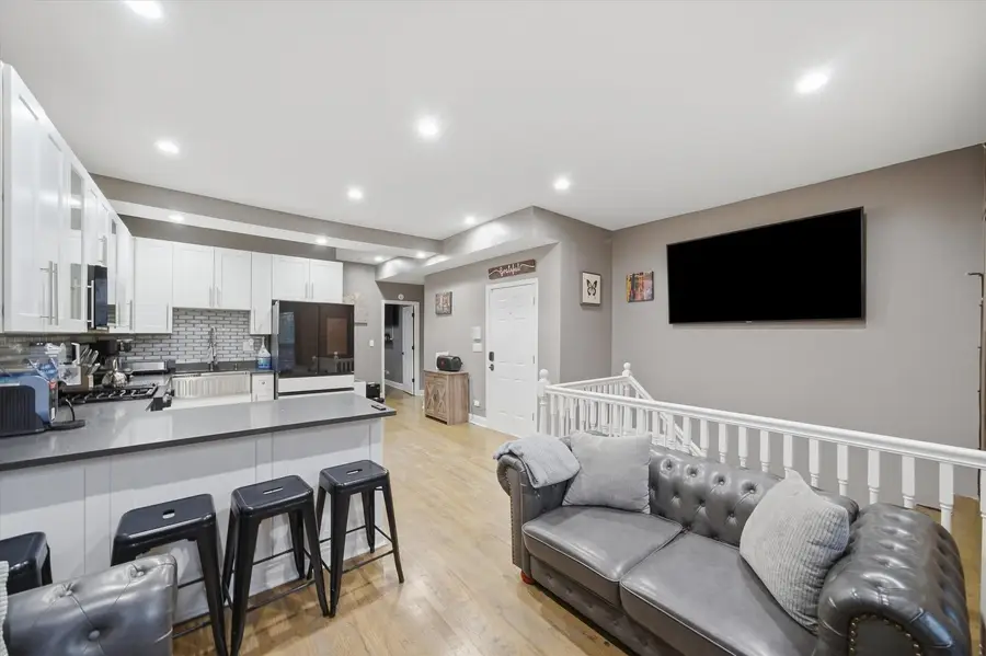 231 E 59th Street #1, Chicago, IL 60637 - #3