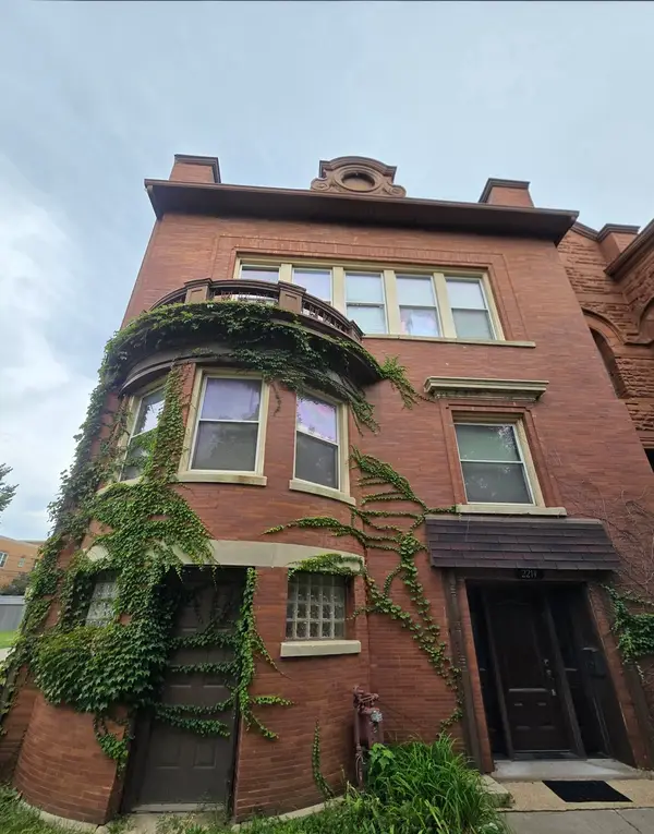 2214 W Washington Boulevard, Chicago, IL 60612