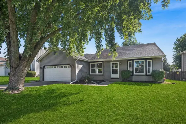 304 S Cross Trail, McHenry, IL 60050