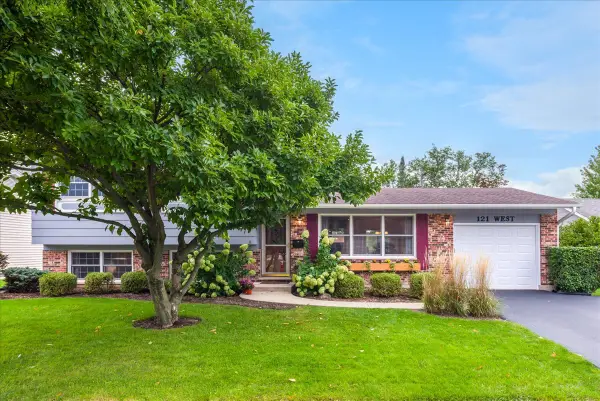 121 W Suffield Drive, Arlington Heights, IL 60004