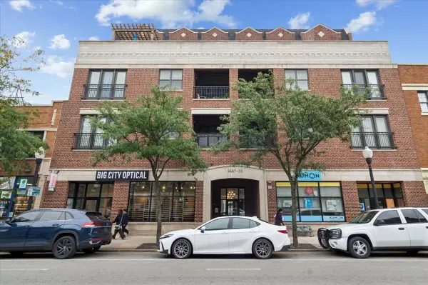 5647 N Clark Street #402, Chicago, IL 60660