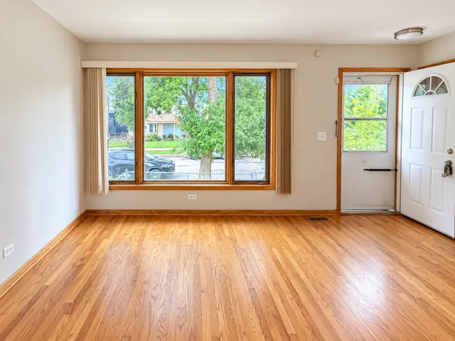 5203 W Carmen Avenue, Chicago, IL 60630 - #3