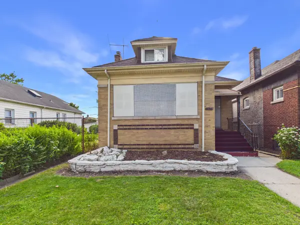 7826 S Paxton Avenue, Chicago, IL 60649