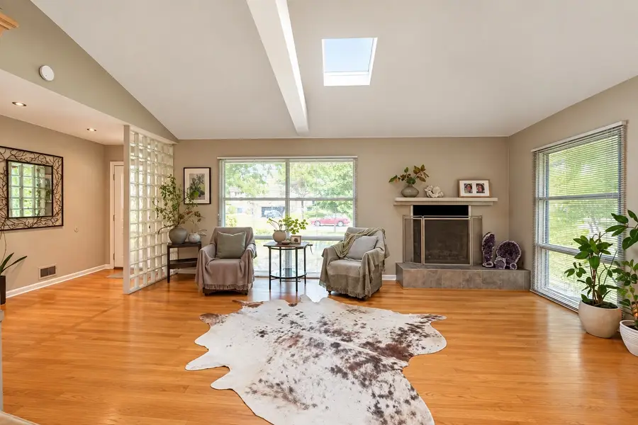 426 Amherst Avenue, Des Plaines, IL 60016 - #2