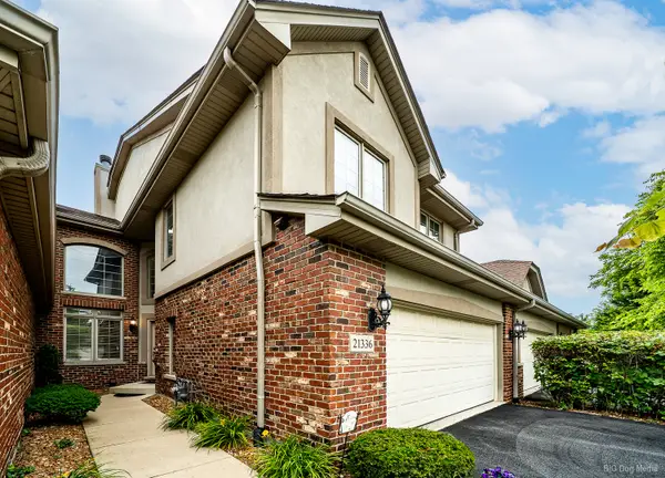 21336 Settlers Pond Drive, Frankfort, IL 60423