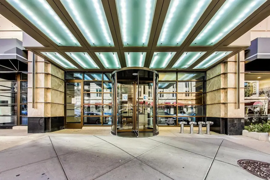 30 E Huron Street #4008, Chicago, IL 60611 - #2