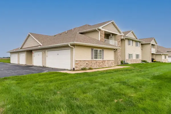 420 E Franklin Street #202, Eldridge, IA 52748