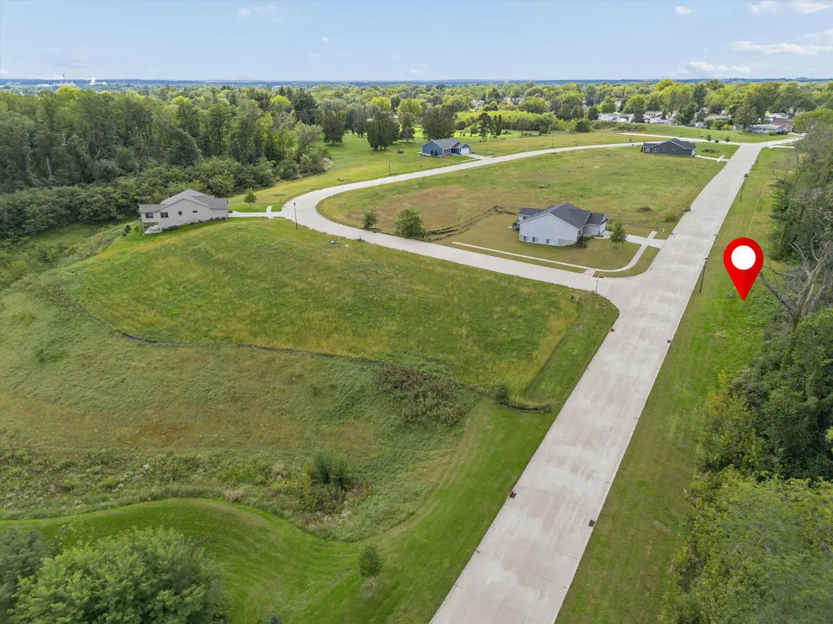 854 9th Avenue N, Clinton, IA 52732 - #1